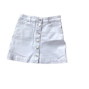 Forever 21 mini denim skirt. Never been worn. Size S. Color white.